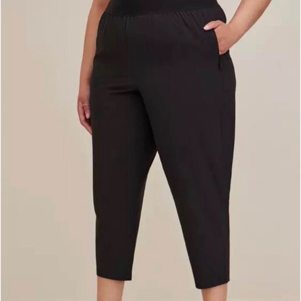 Torrid Happy Camper Stretch
Woven Active Pant Size 3